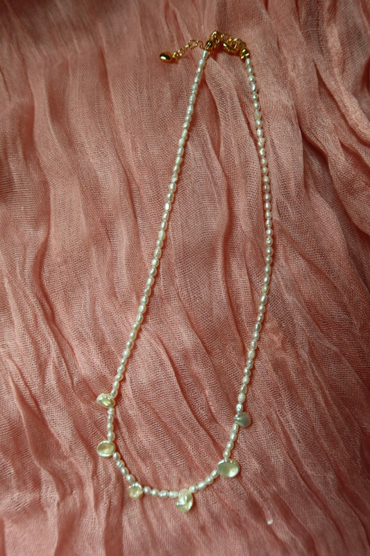 Lioness Pearl Choker